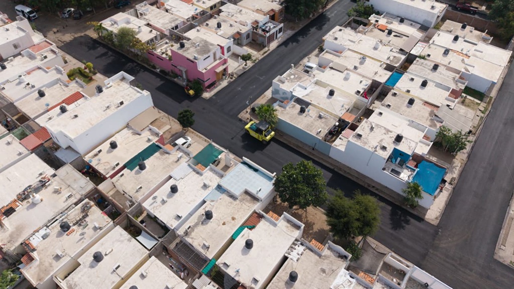 Calles más seguras y transitables: progreso en el reencarpetado urbano de Culiacán
