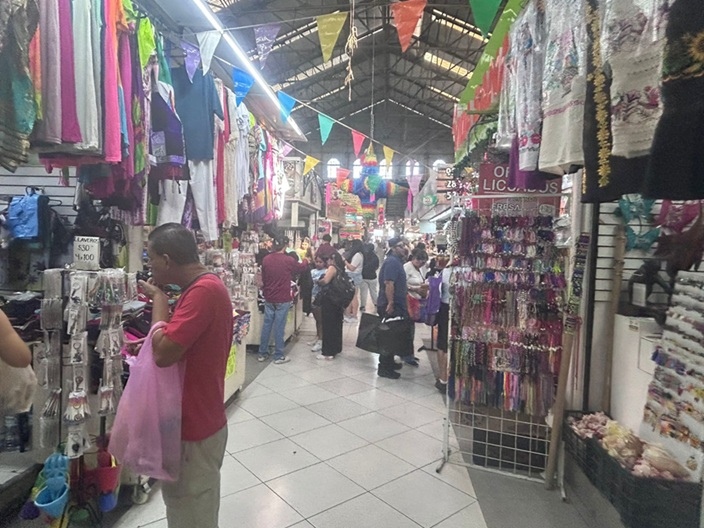 El Mercado Pino Suárez de Mazatlán destaca por el aumento de ventas gracias a las compras de fin de año y el turismo.