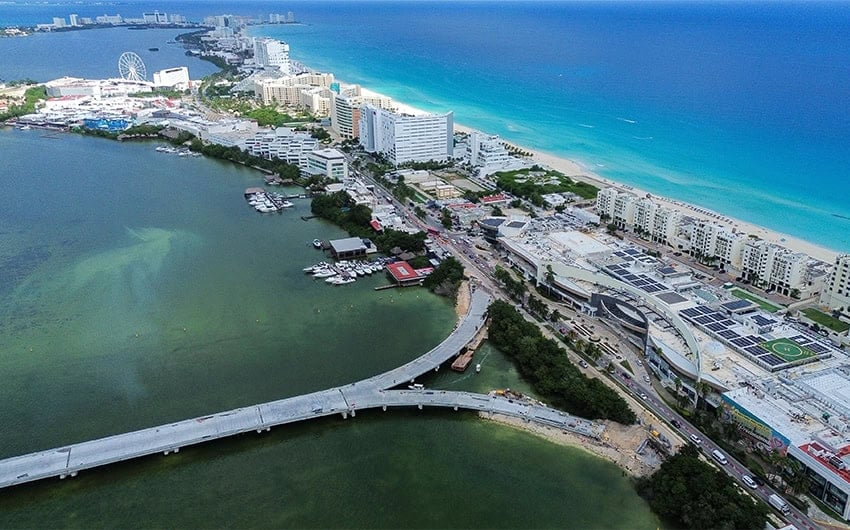 El Ministerio de Transporte reforzará el casi terminado Puente Nichupté de Cancún tras revelarse fotos de grietas.