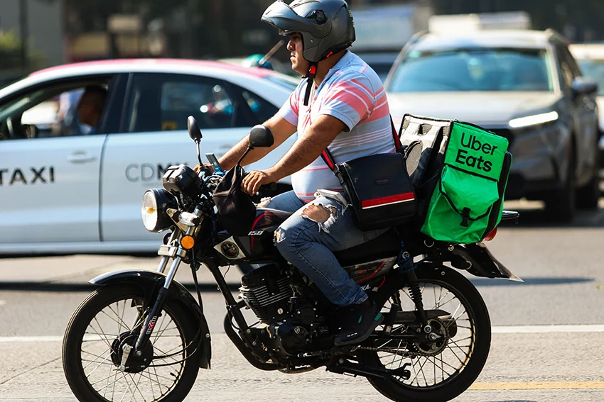 El mercado laboral formal en México enfrentó dificultades en 2025, pero el trabajo freelance fue la solución.