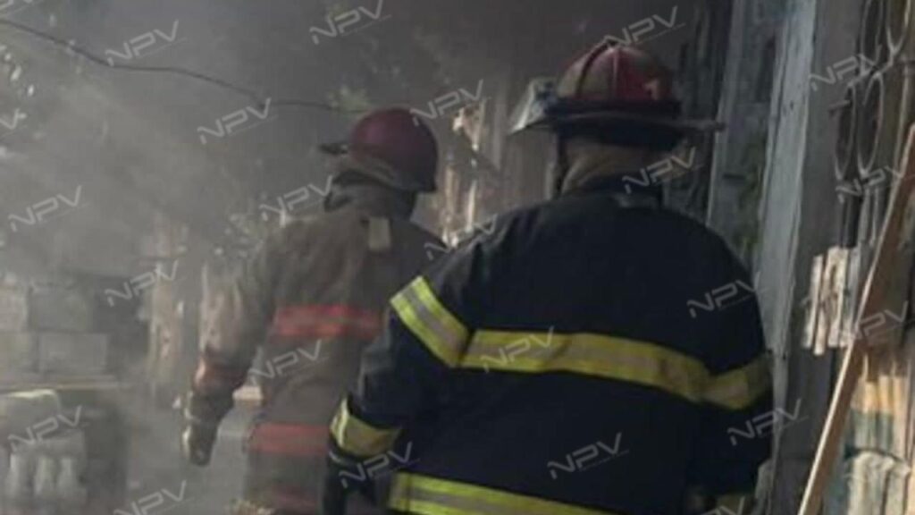 Héroes en acción: salvan a un hombre del fuego en una casa en Mezcales