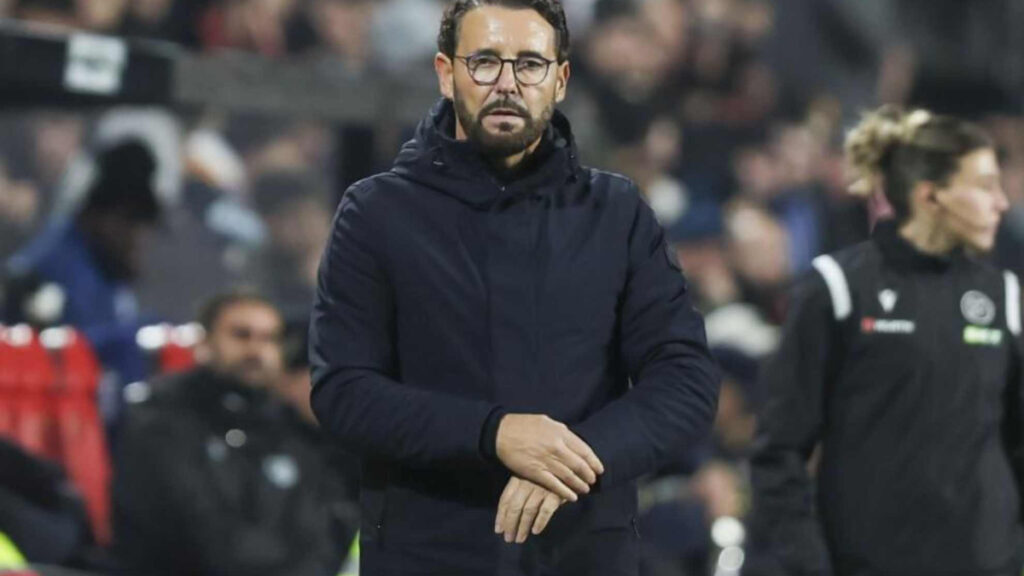 Bordalás firma con la agencia de representación You First en México