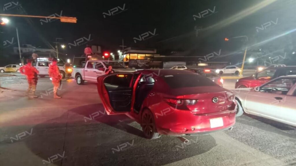 Colisión de camioneta de la Marina en el libramiento