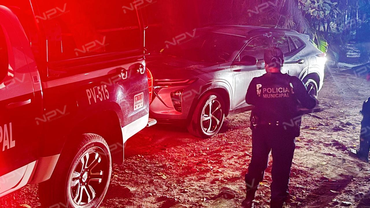 Encuentran un auto robado más en la colonia Santa María
