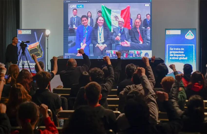 Estudiantes de Puebla crean un nanosatélite para proteger a México de erupciones volcánicas.