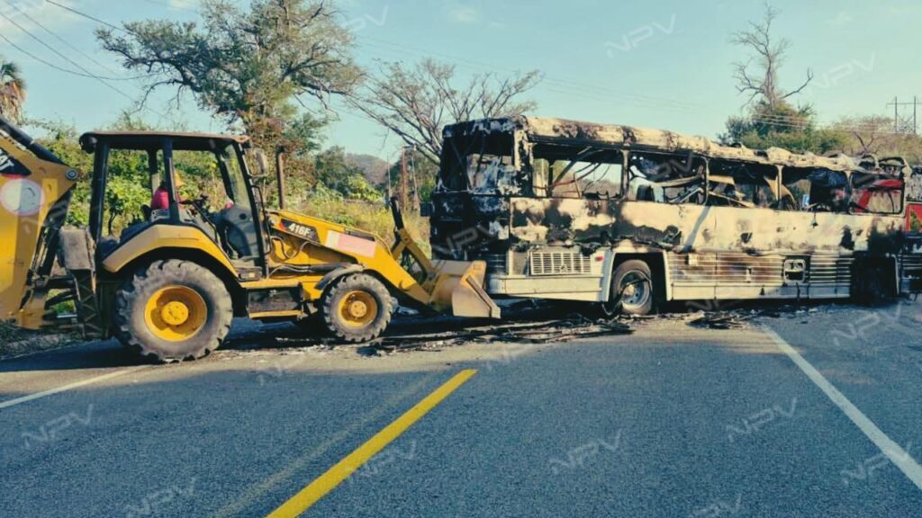 Finalizan las labores de limpieza en la carretera hacia El Tuito