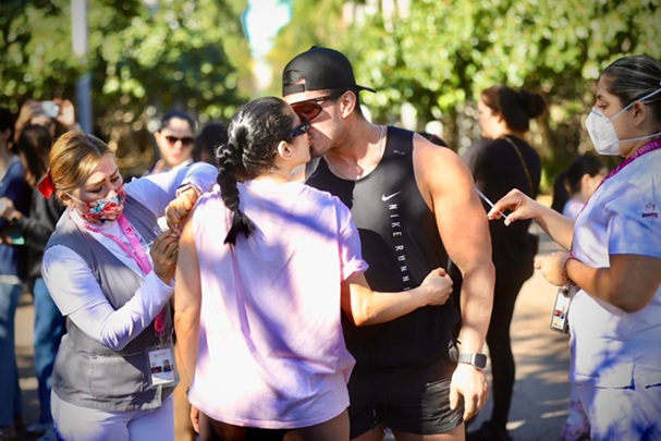 Gran afluencia de ciudadanos para vacunarse contra el sarampión en macrocentros