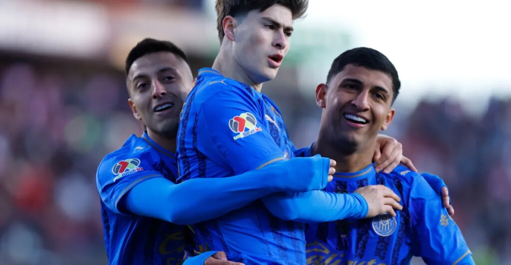 Las Chivas se mantienen en la cima de la Liga MX tras vencer a Atlético San Luis.