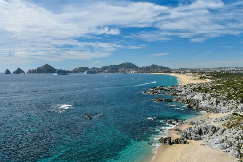 MND Local: La creciente popularidad de Los Cabos, un nuevo hotel boutique y una colaboración de pijamas entre un resort y una marca de moda.