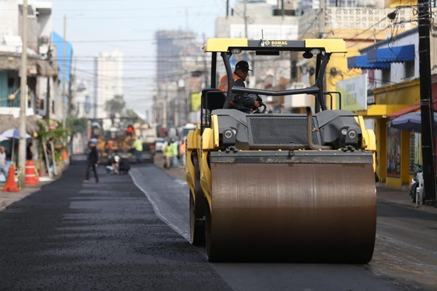 Progresan las obras de reencarpetado en Mazatlán