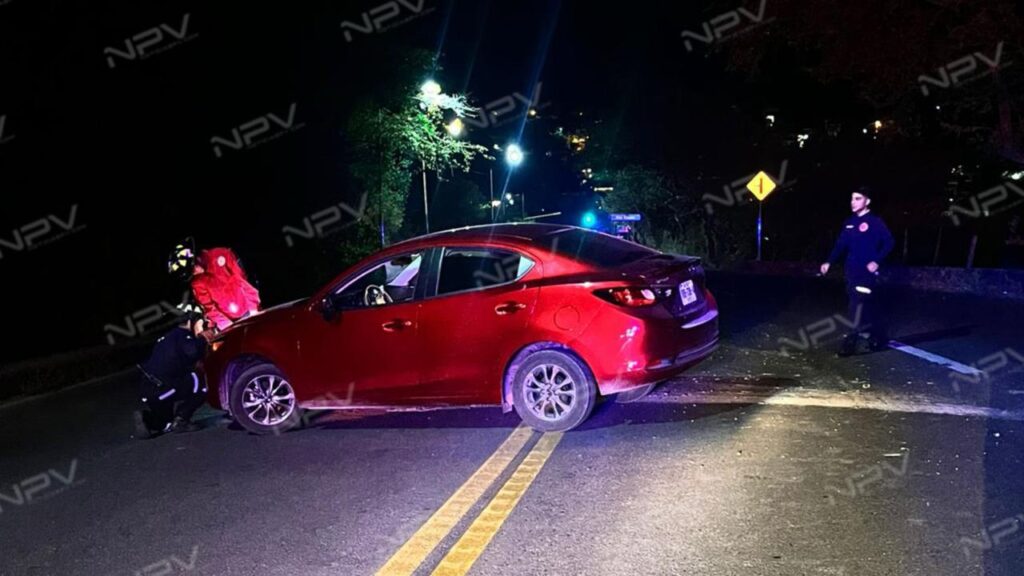 Camioneta de Mazda sufre un devastador accidente en el libramiento