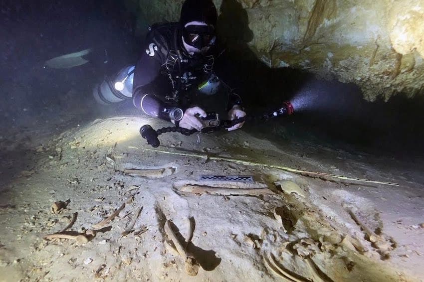 Descubren un undécimo esqueleto prehistórico en un cenote de la península de Yucatán