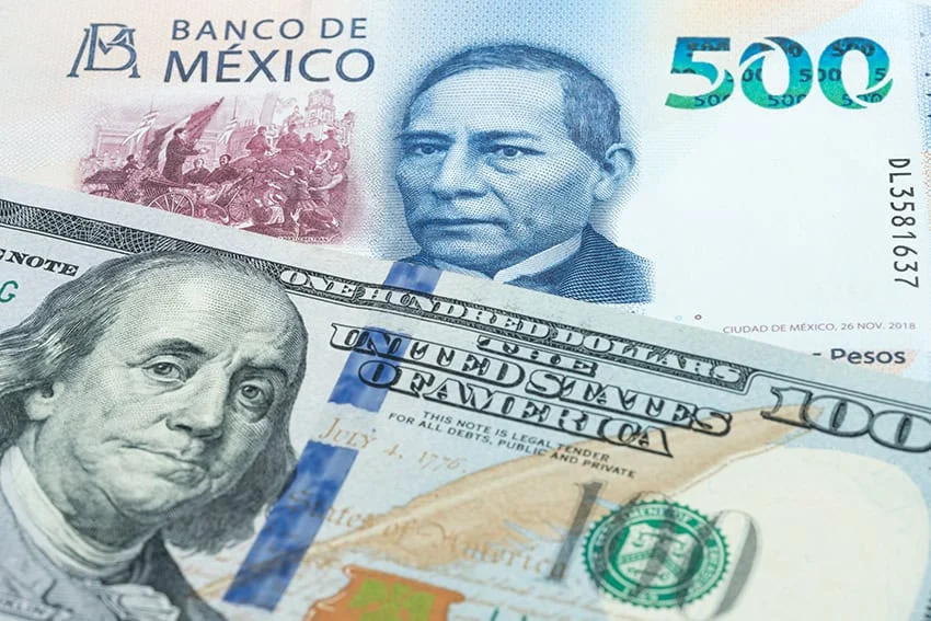 El peso supera los 18 por dólar tras el inesperado recorte de tasas del Banxico.
