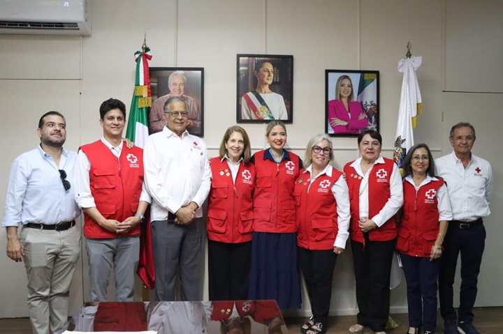 Estrella Palacios extiende su apoyo a la Cruz Roja de Mazatlán