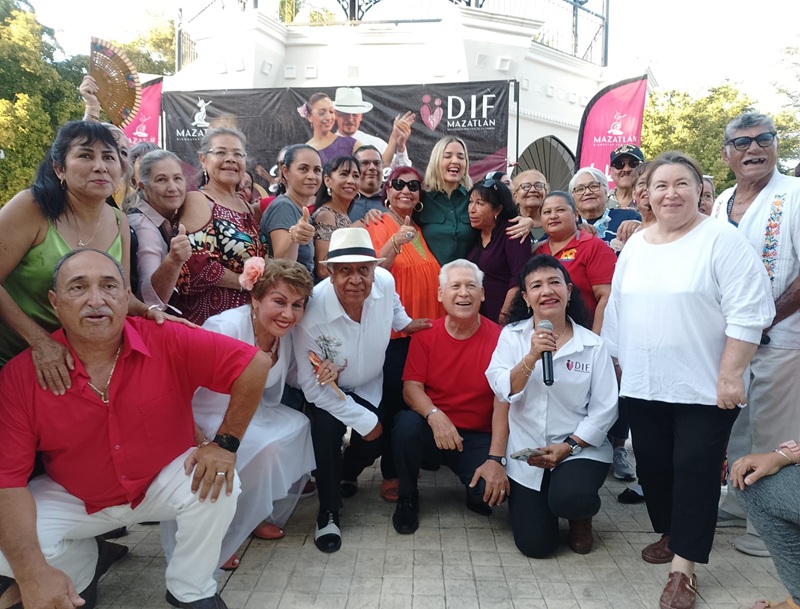 Estrella Palacios ilumina la Plazuela Zaragoza con su vibrante danzón