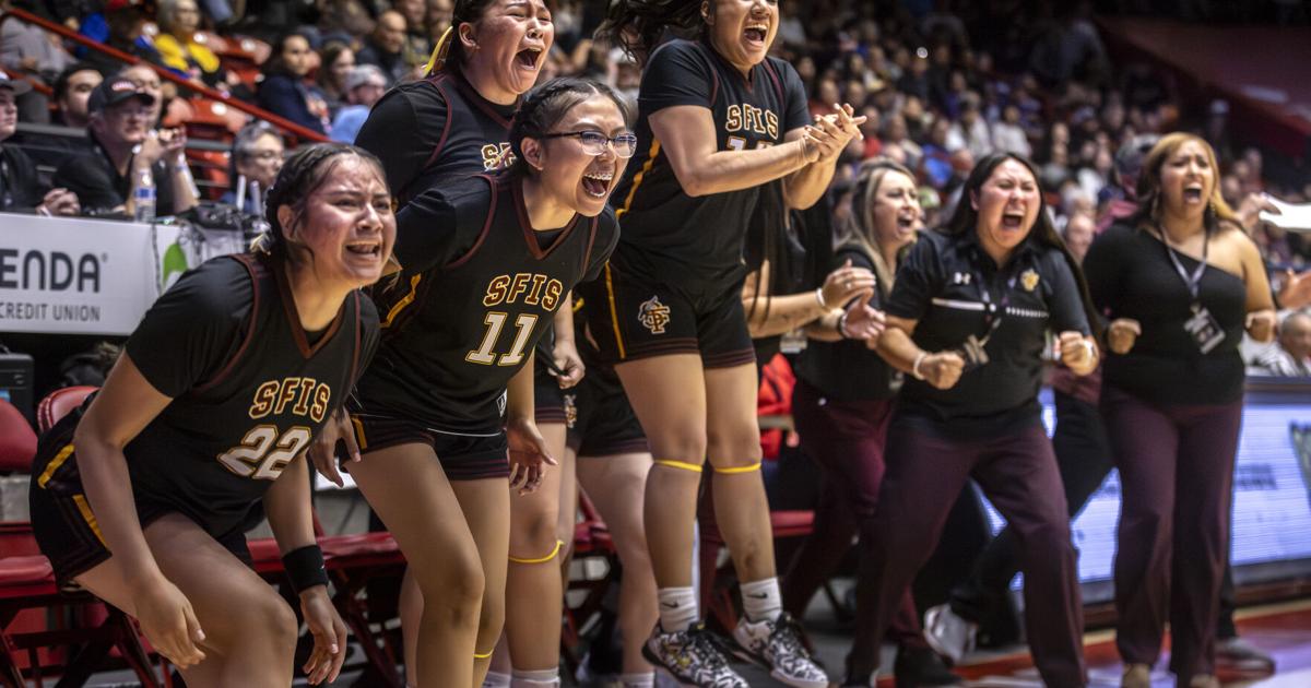 La defensa de la Escuela Indígena Santa Fe asegura el título con una victoria de 43-35 sobre los Preparativos Navajo.