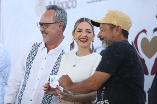 Mil pescadores de Mazatlán reciben apoyo de 8 mil pesos cada uno