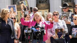 ¡Defendiendo a nuestros hijos! Familias alertan sobre la «amenaza digital» en redes sociales