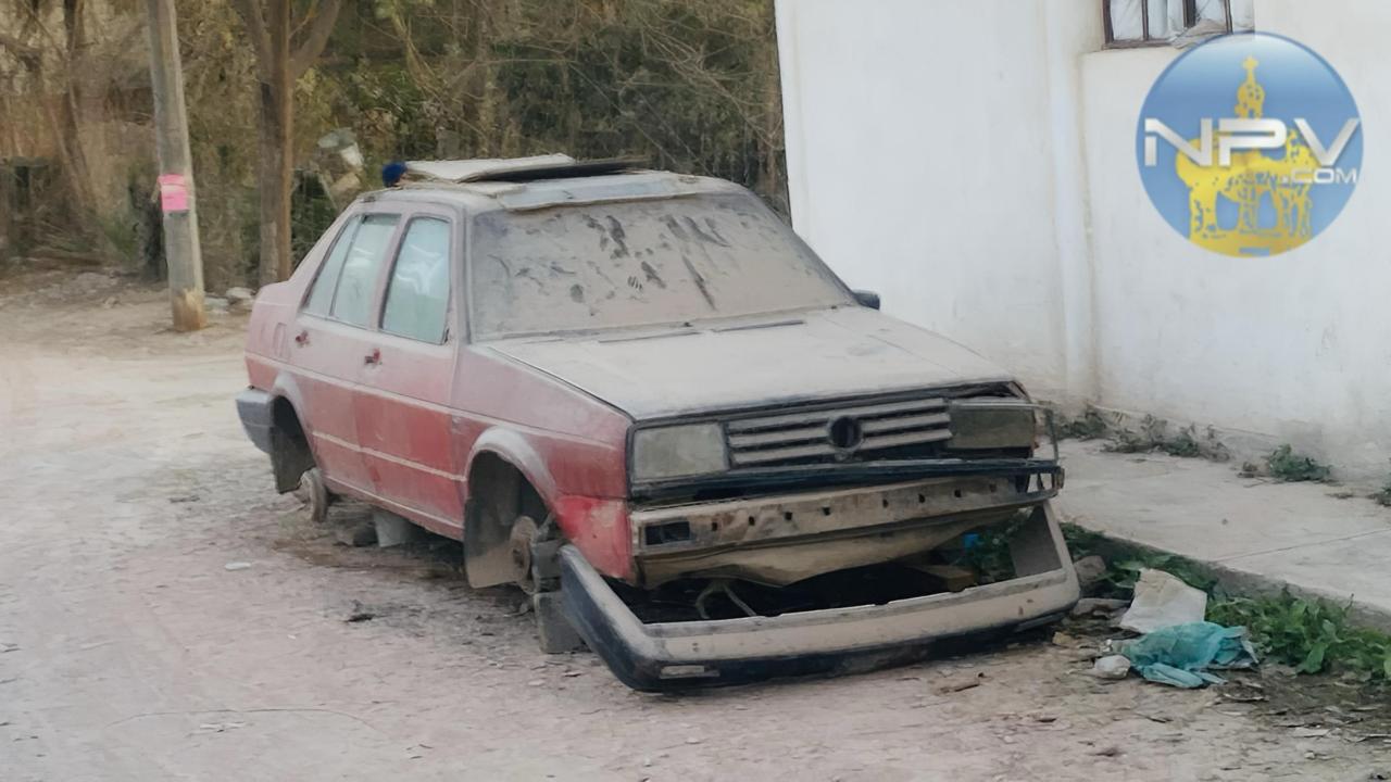 Autos en desuso generan inquietud entre los vecinos de la colonia Magisterio en Puerto Vallarta.