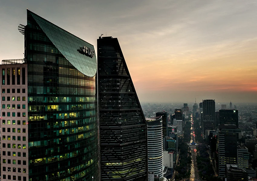 El nearshoring impulsa a México de nuevo entre los 20 principales destinos de inversión extranjera, pero persisten los desafíos.