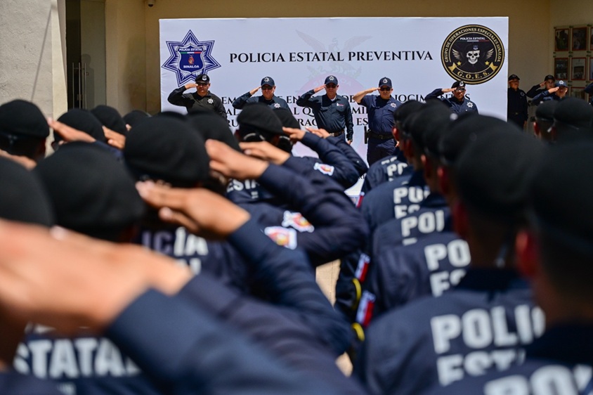 La SSP de Sinaloa reconoce a 46 policías estatales por finalizar su curso del GOES