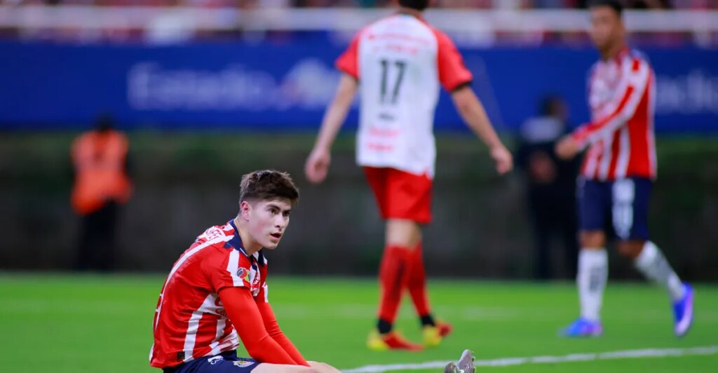 Las Chivas empatan con Tijuana y pierden el primer lugar en el último partido de la temporada regular.