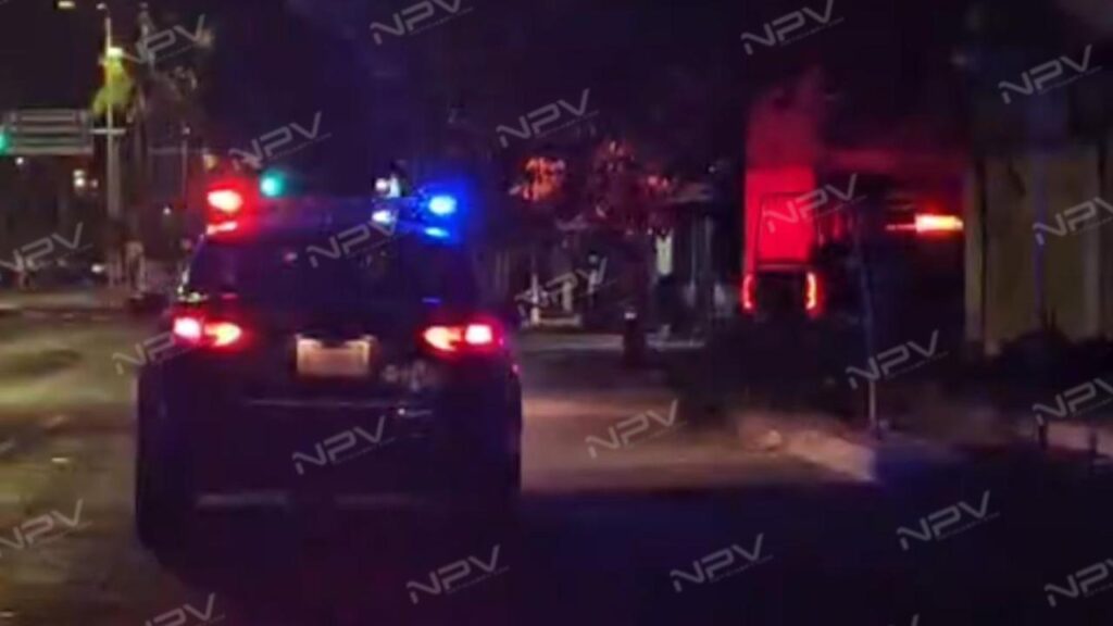 Motociclistas se dieron a la fuga y chocaron contra un poste tras escapar de la policía