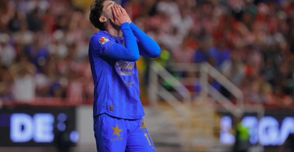 Necaxa y Chivas protagonizan un empate sin goles en un partido decepcionante