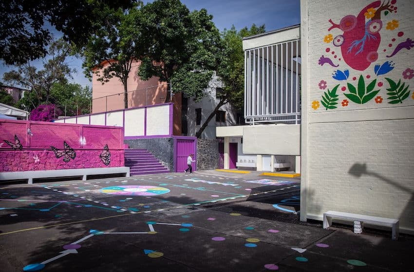 Sheinbaum se compromete a invertir 350 mil millones de pesos en la construcción de escuelas para 2030.