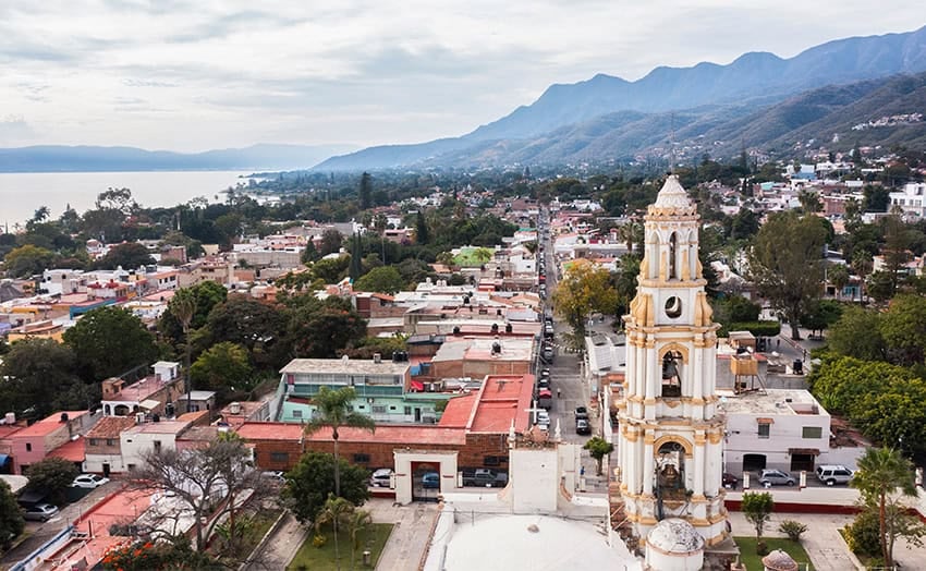 Funcionarios de Chapala piden a residentes extranjeros que respeten las normas y aprendan un poco de español
